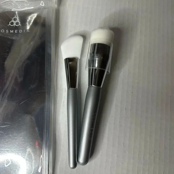 NEW… Cosmedix Skin Care Brushes - Picture 4 of 6